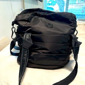 Lululemon overnight bag